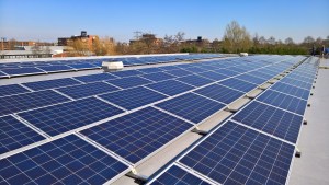 Subsidie voor zonnepanelen na saneren van een dak met asbest