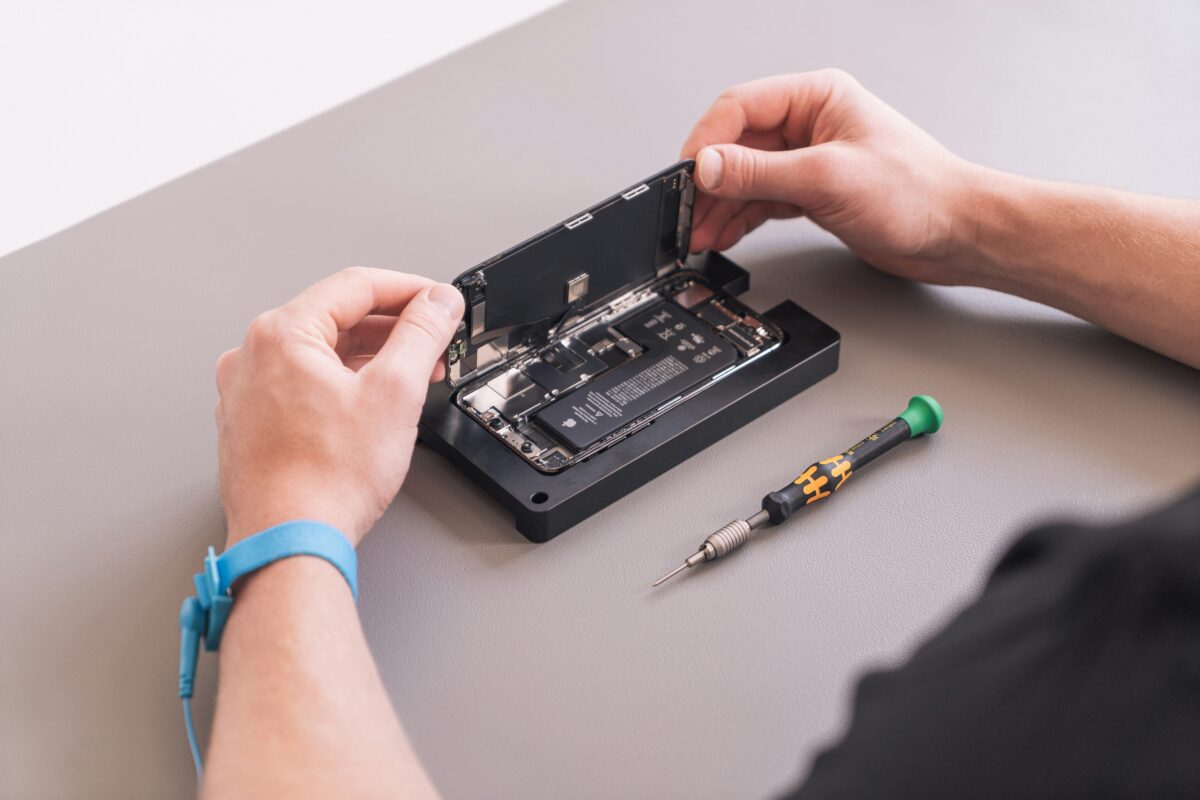 Onderzoek Natuur en Milieu en CE Delft: goed reparatiebeleid kan veel opleveren